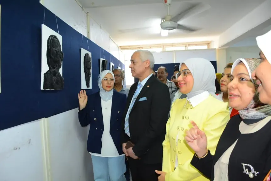 جامعة أسيوط تشهد تنظيم معرض فني بكلية التربية النوعية بعنوان ”وجوه