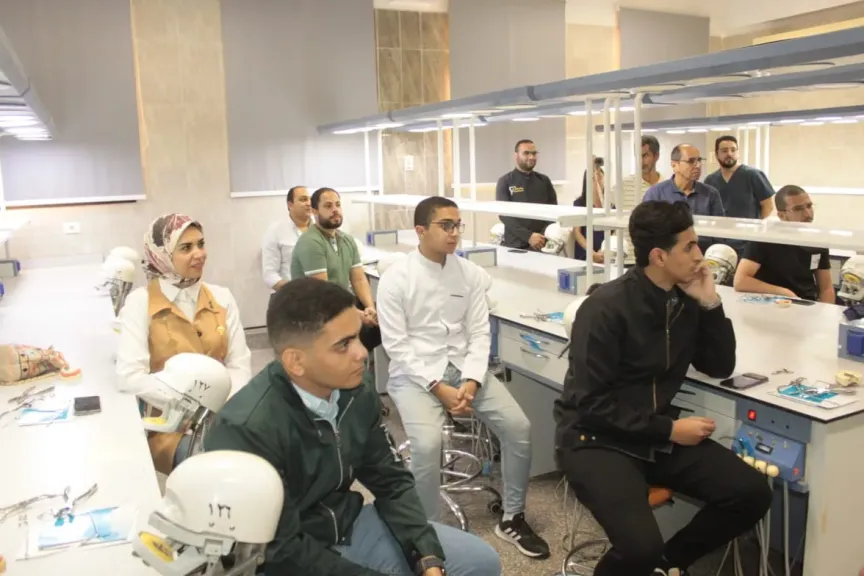جامعة أسيوط تنظم ورشة عمل بعنوان ”العزل الخاص للفم والأسنان