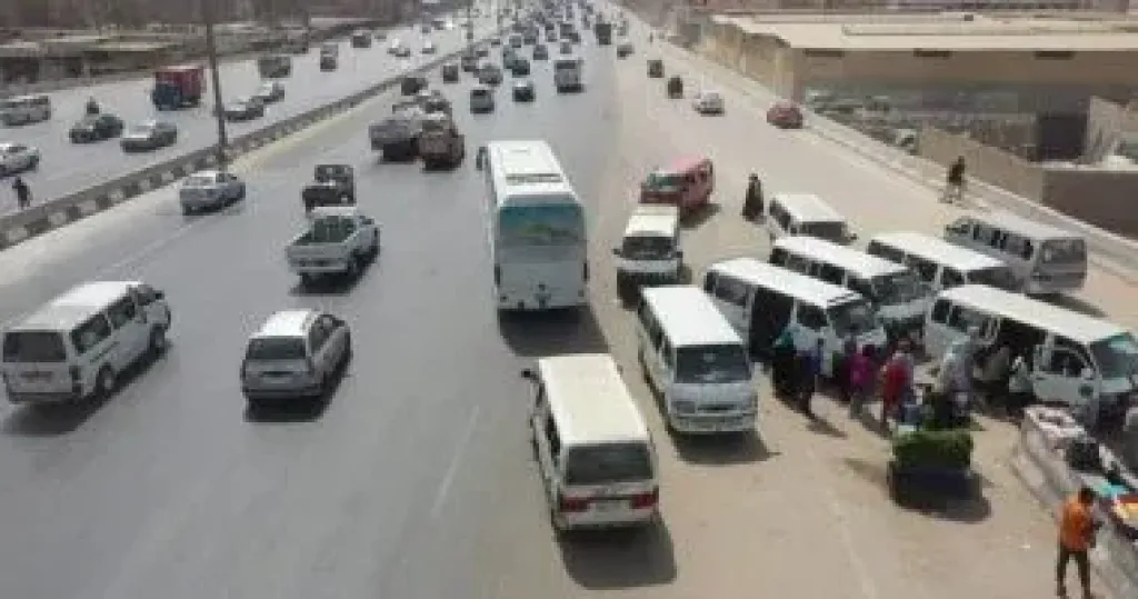 وزارة النقل ترصد سلوكيات سلبية على الطرق وتناشد المواطنين المشاركة فى التوعية