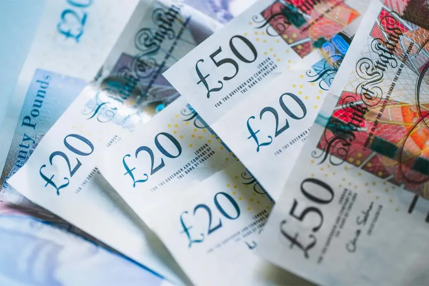 تعرف على سعر صرف الجنيه الإسترليني اليوم الثلاثاء.. أقل من 64 جنيهًا في البنك الأهلي