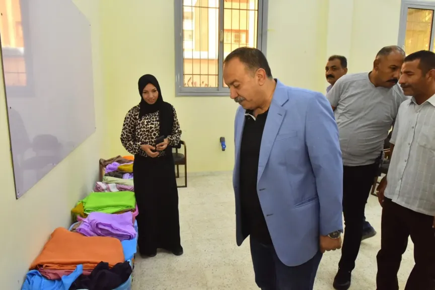 محافظ أسيوط يزور الأطفال المصابين في حادث سقوط تروسيكل بمنقباد ويطمئن على حالتهم الصحية