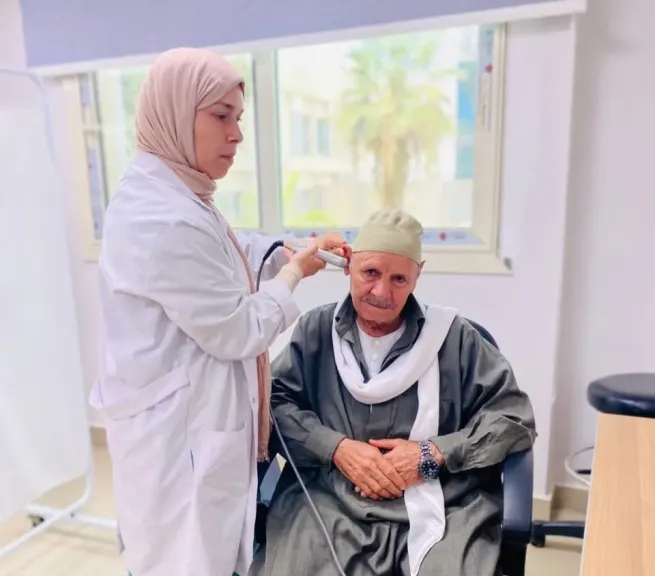 هيئة الرعاية الصحية تطلق حملة ”نرعاك تسمع” لتوفير السماعات الطبية بالمجان لمنتفعي التأمين الصحي الشامل