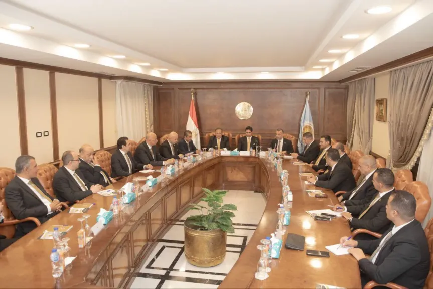 قيادات حزب الشعب الجمهوري تجتمع بمرشحي الحزب على النظام الفردي لمجلس النواب 2025 لوضع ملامح المرحلة المقبلة.. والحزب يؤكد أن ”المعركة ليست بالأعداد.. بل بالجاهزية والرؤية”