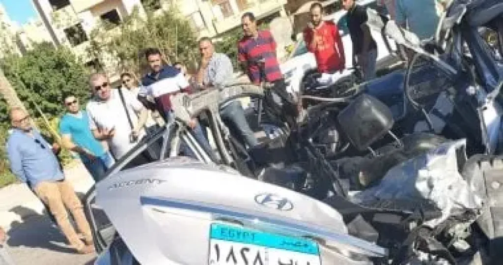 مصرع شخص وإصابة آخرين إثر حادث تصادم بين ميكروباص ونقل فى أكتوبر