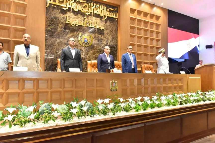 *محافظ أسيوط يترأس المجلس التنفيذي ويؤكد إجراءات صارمة ضد المركبات