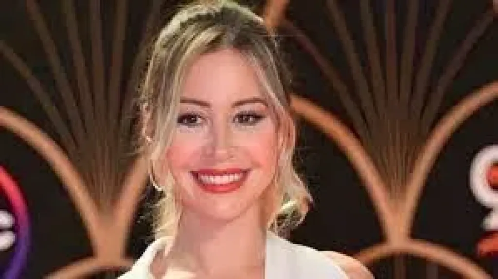 مهرجان الجونة السينمائي «8».. منة شلبي تتوج بجائزة الإنجاز الإبداعي
