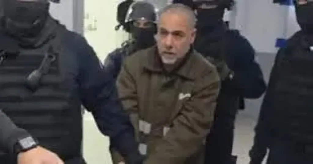 إسرائيل تمدد الاعتقال الإدارى للطبيب الفلسطينى حسام أبو صفية