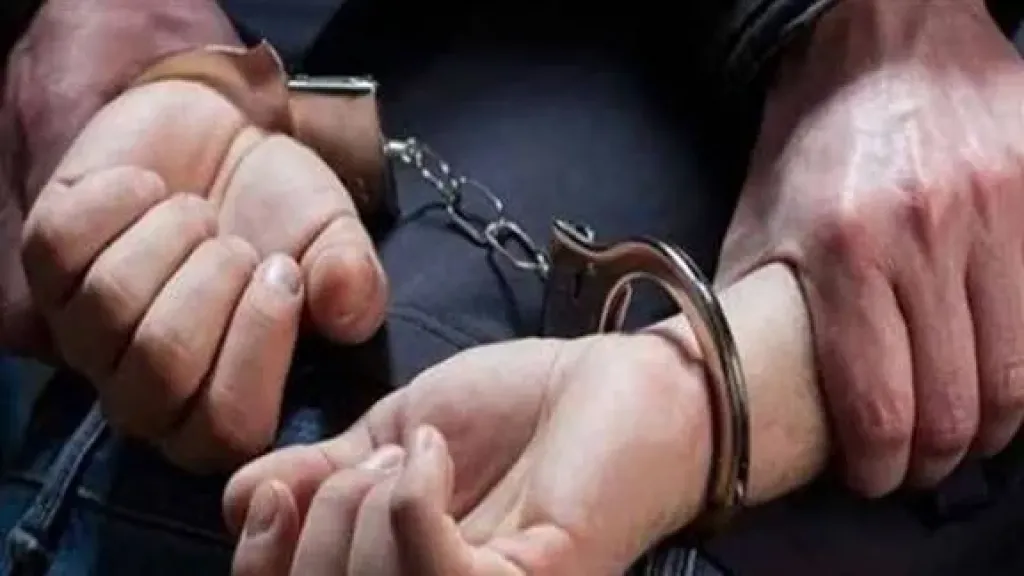 القبض على عاطل يرتدي نقابا ويتحرش بالسيدات داخل مستشفى أبو النمرس