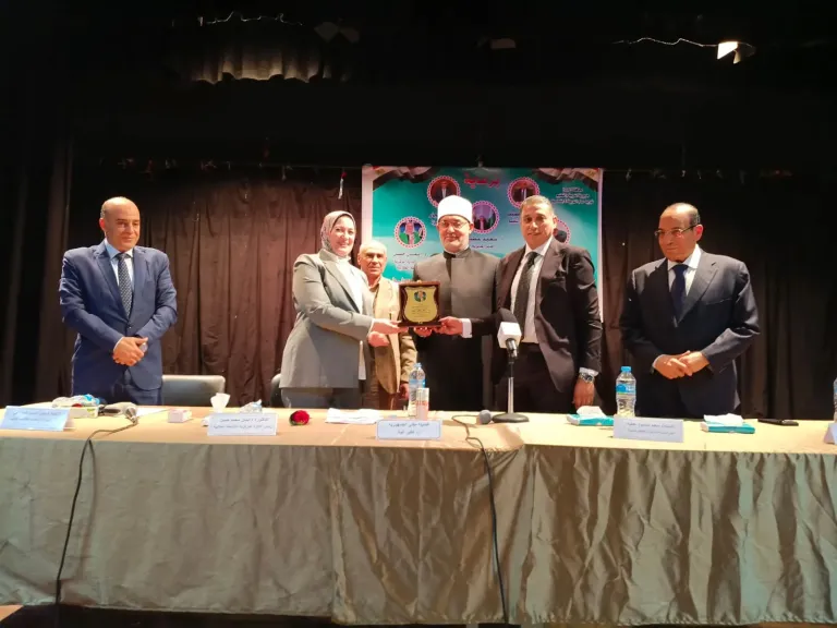 بحضور مفتى الجمهورية.. تعليم الجيزة تعقد ندوة تثقيفية عن المفاهيم المغلوطة لدى الشباب