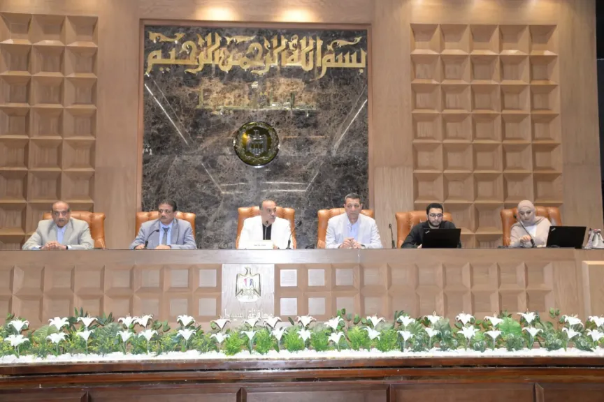جانب من متابعه 