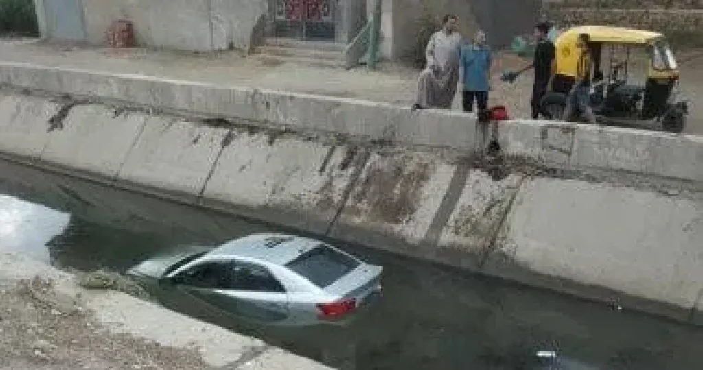 للمرة الثانية خلال 48 ساعة.. سقوط سيارة داخل ترعة المريوطية دون إصابات