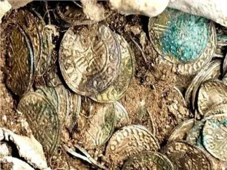 سر البريق الفضي في كنز اسكتلندا البرونزي