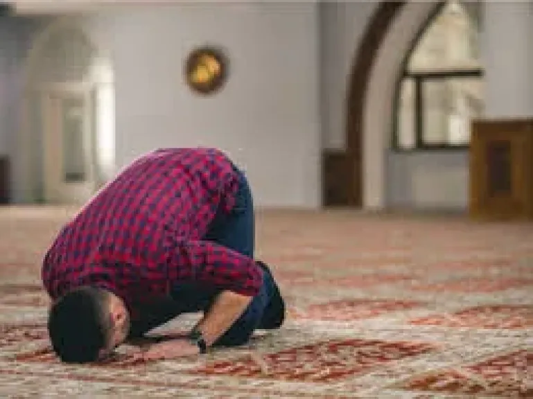 هل يمكن الصلاة بعد عملية جراحية دون الغسل؟.. أمين الفتوى يجيب