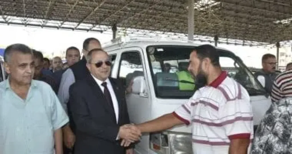 محافظ بورسعيد يحذر السائقين من أى محاولات لاستغلال المواطنين