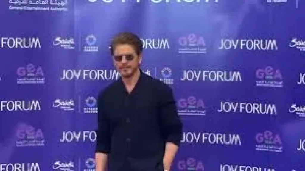 شاروخان وسلمان خان يخطفان الأنظار في الرياض