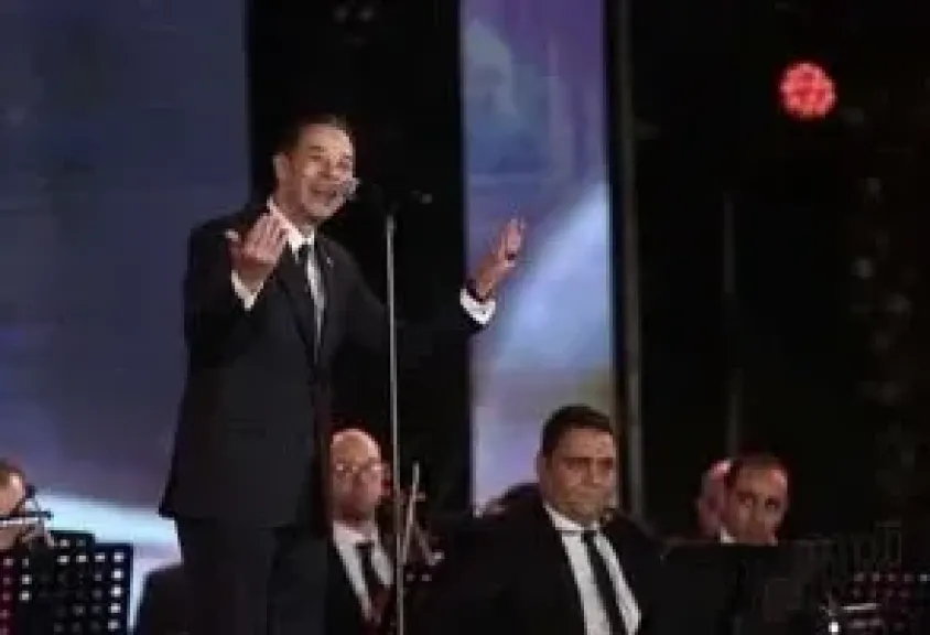 مدحت صالح يمتع جمهور الموسيقى العربية بأغنية حبيبى يا عاشق