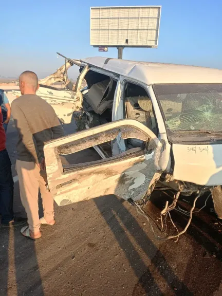 مصرع وإصابة 17  شخصاً إثر إصطدام سيارة ميكروباص وملاكى بصحراوى البحيرة