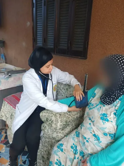 محافظ الشرقية يثمن جهود الفرق الطبية المشاركة بمبادرة رعاية بلا حدود ”لكبار السن وذوى الهمم ” بمنازلهم