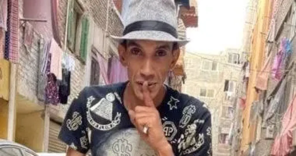 مجدى شطة ينهى مدة حبسه بقضية المخدرات وإخلاء سبيله من قسم شرطة المطرية
