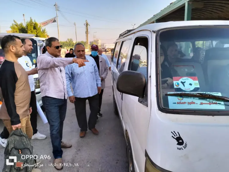 ”رئيس مدينة كوم حمادة” يتابع مواقف السيارات عقب تحريك أسعار الوقود