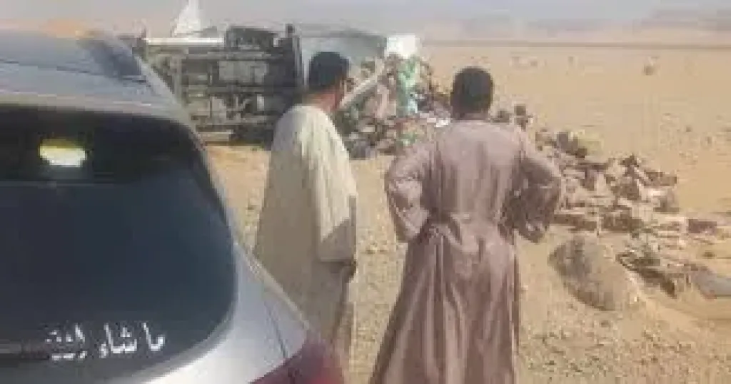 انقلاب سيارة مواد غذائية