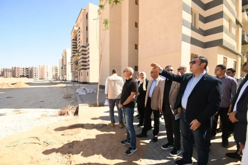 وزير الإسكان يتفقد وحدات المبادرة الرئاسية سكن لكل المصريين بالعاشر من رمضان