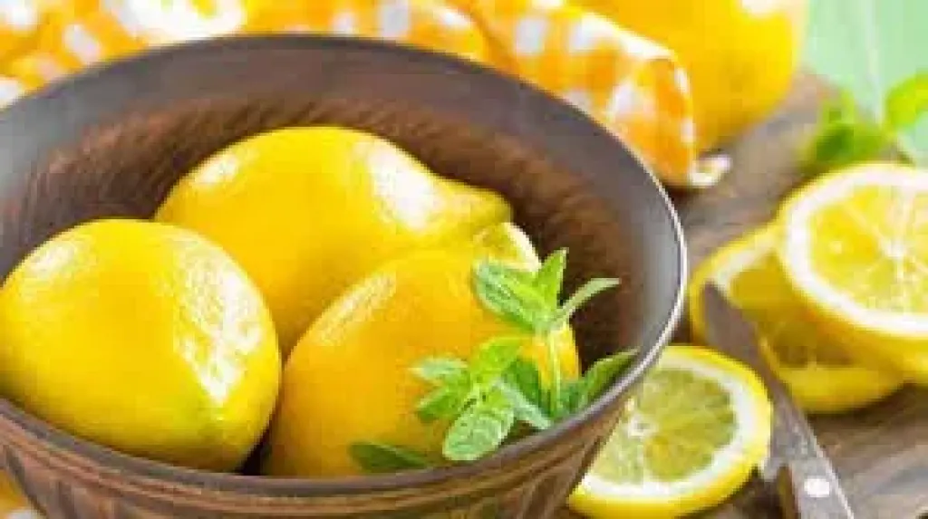 4 طرق سهلة لإعادة استخدام قشور الليمون فى المنزل.. تعرفى عليها