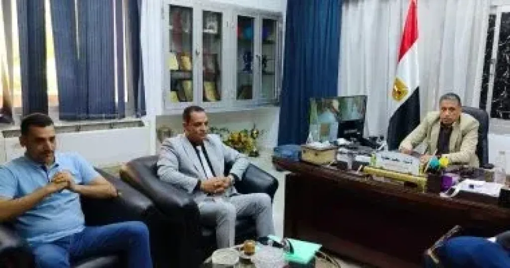 وكيل وزارة التعليم بالجيزة يوجه بوضع خطط علاجية للطلاب ضعاف القراءة والكتابة