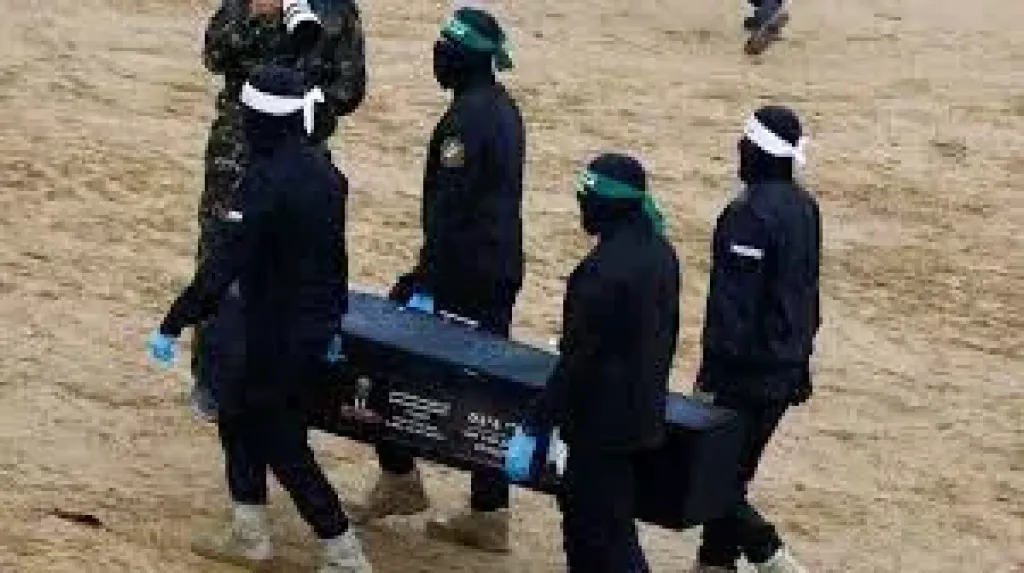 جيش الاحتلال يكشف عن هوية جثة استلمها من الفصائل بغزة.. هذه رتبته العسكرية