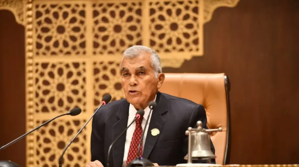 رئيس الشيوخ يحيل طلبا مناقشة حول التغيرات المناخية وورد النيل للجنة المختصة