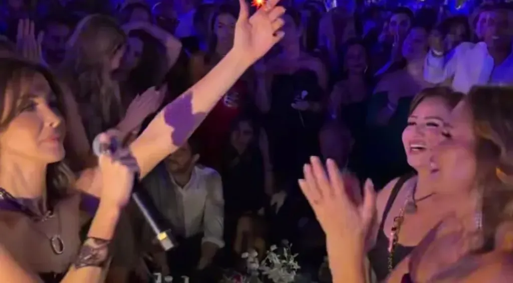 يسرا وإلهام شاهين يشاركان نانسى عجرم الغناء على هامش مهرجان الجونة