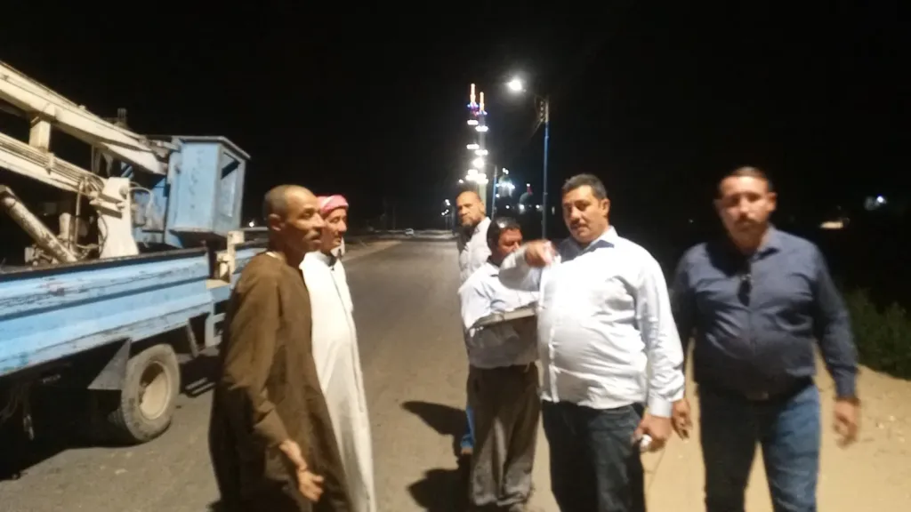 *محافظ أسيوط: تركيب كشافات جديدة ورفع كفاءة الطرق بالقوصية