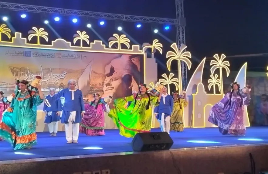 لوحات فنية من التراث في عروض فرقتي كفر الشيخ وملوي بمهرجان تعامد الشمس بأسوان
