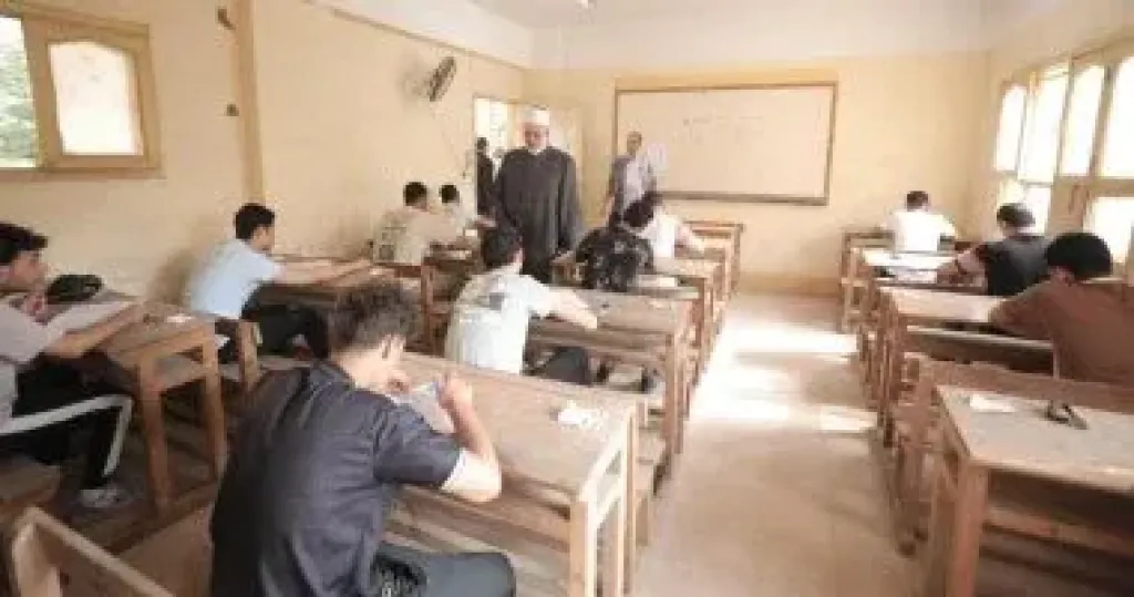 رئيس المنطقة الأزهرية بالفيوم: إصابة طالبة بحالة إعياء ونقلها إلى المستشفى