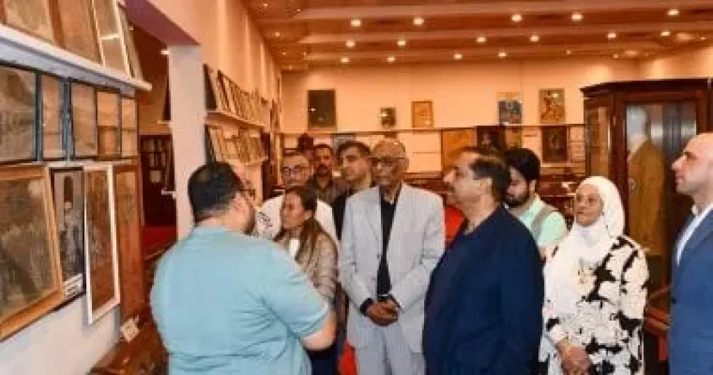ياسر إدريس يمنح رئيس الاتحاد الدولى للهوكى القلادة الأولمبية