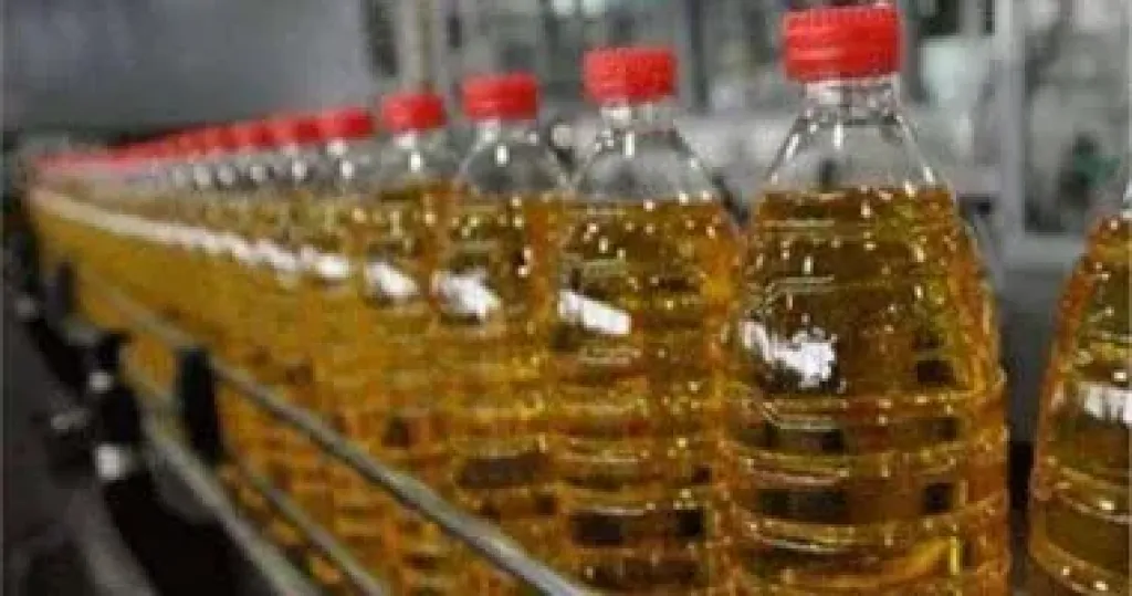 التموين تطرح عبوة زيت جديدة لمواجهة الغلاء بسعر 27 جنيهًا فقط