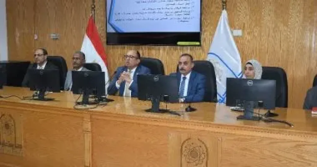 جامعة حلوان تناقش خطة تشغيل نظام البصمة والتحول الرقمي الشامل