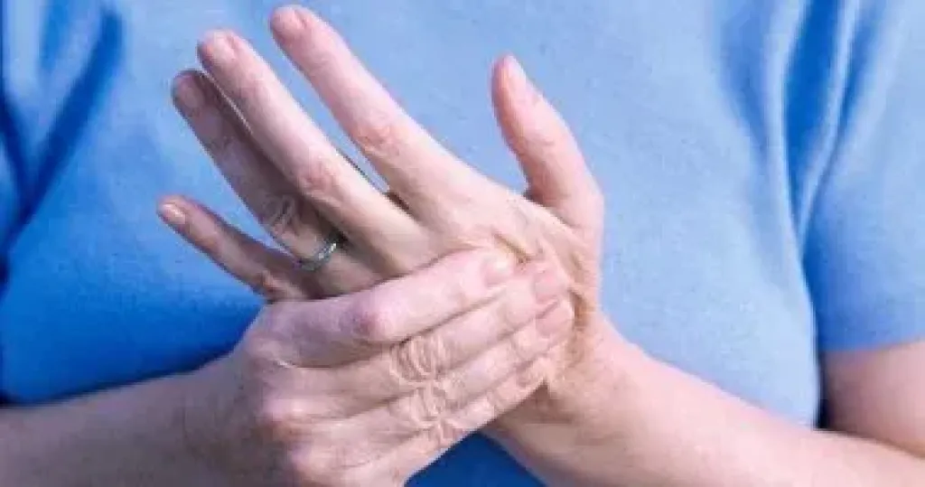 هيئة التأمين الصحى: تقديم خدمات تشخيص وعلاج آلام المفاصل