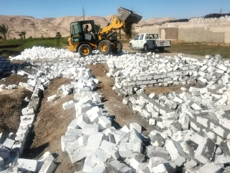 محافظ أسيوط: إزالة 79 حالة تعدي واسترداد أكثر من 2200 فدان