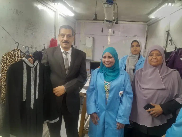 محافظ أسيوط: استمرار برامج التدريب المتنقلة للشباب والفتيات على المهن الحرفية