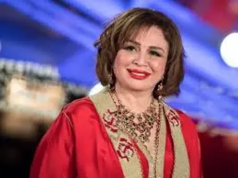 إلهام شاهين تستعيد ذكرياتها مع يسرا: ذبحتني في فيلم وبكت بمشهد دفنى