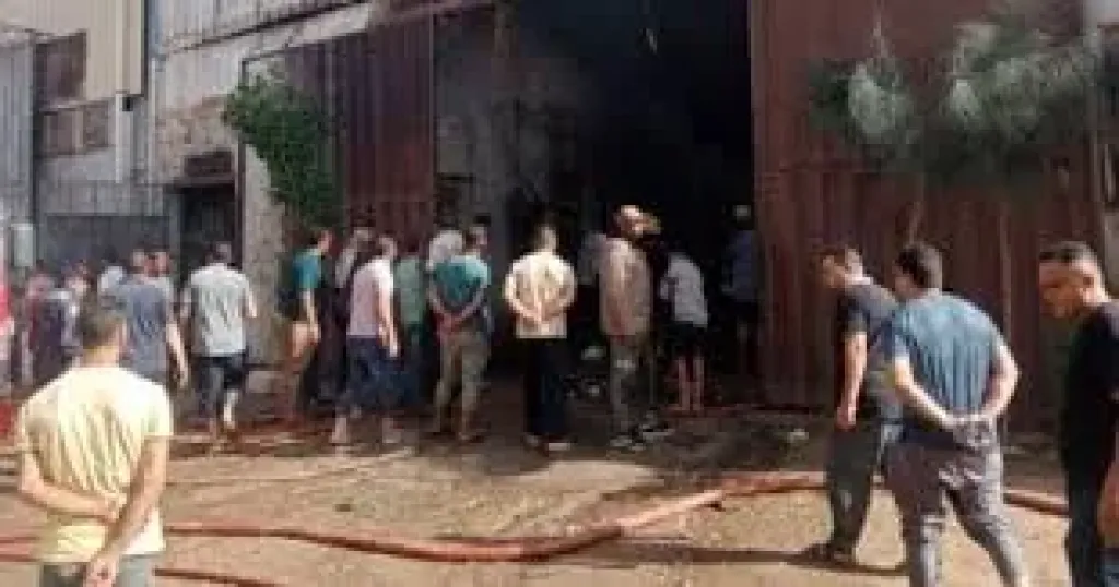 الحماية المدنية تسيطر على حريق بمصنع إسفنج فى الشرقية دون إصابات