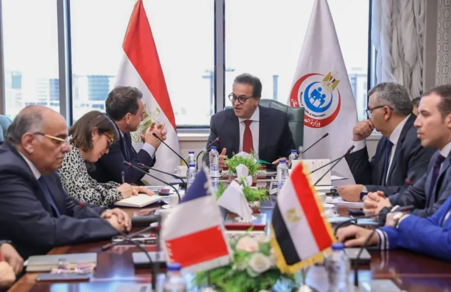 نائب رئيس مجلس الوزراء وزير الصحة يستقبل سفير فرنسا بمصر للإتفاق على تنفيذ خطة لتقديم المساعدات الإنسانية لقطاع غزة