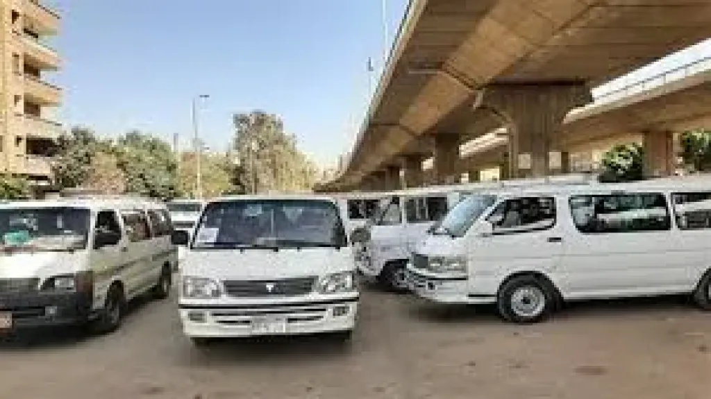 رفضا للتعريفة الجديدة، امتناع سائقي الميكروباص في أبو جندير بالفيوم عن العمل