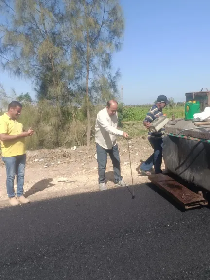 بتكلفة ٦٧٥ ألف جنيه رصف طريق مدخل مدينة منشأة أبوعمر بالشرقية
