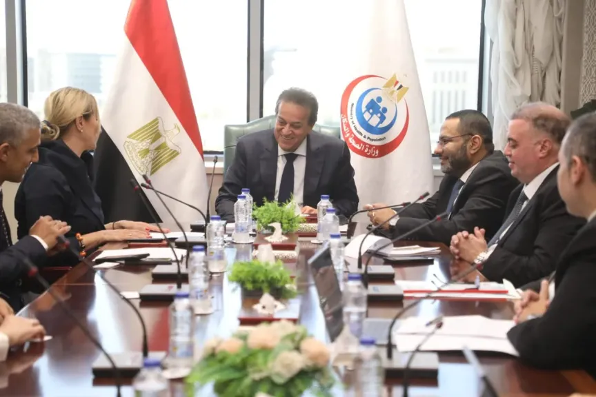 نائب رئيس الوزراء وزير الصحة يبحث مع «ميدترونيك» تقدم ميكنة منظومة تغيير الصمام الأورطي بالقسطرة (TAVI)
