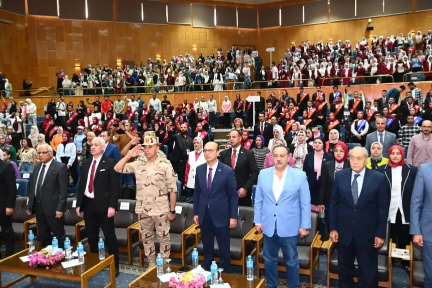 رئيس جامعة أسيوط يستقبل القيادات التنفيذية والعسكرية والإعلامية
