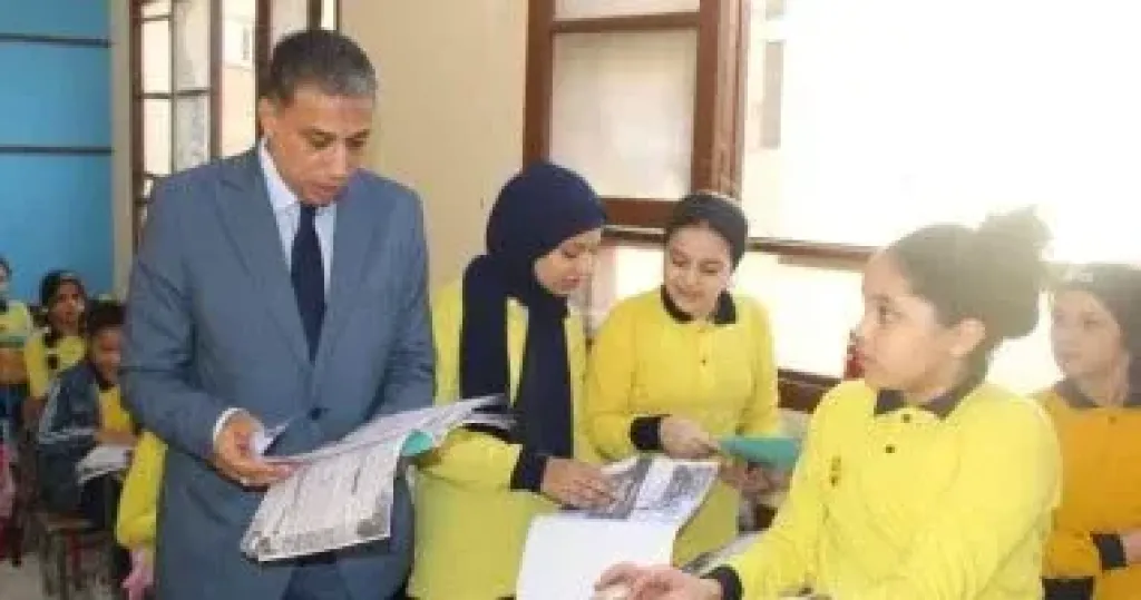 وكيل وزارة التعليم بالجيزة ينهى تعاقد معلم بالحصة لتقصيره فى الشرح