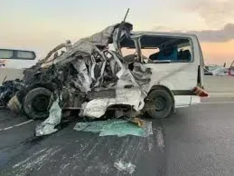 إصابة 7 عمال في انقلاب سيارة ربع نقل بالشرقية