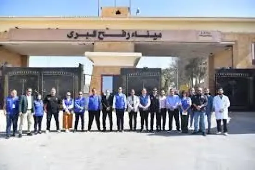 نائب وزير الصحة يتفقد ميناء رفح البري لضمان جاهزية الخدمات الطبية والطوارئ